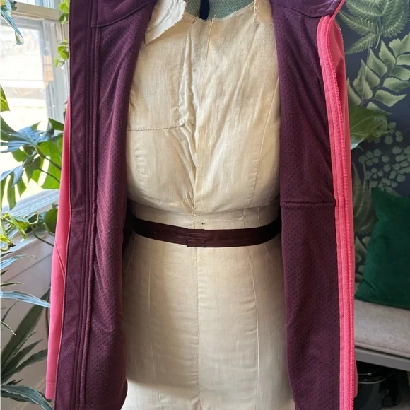 The North Face Women's Raspberry-Red Softshell Utility Jacket - Picture 7 of 9